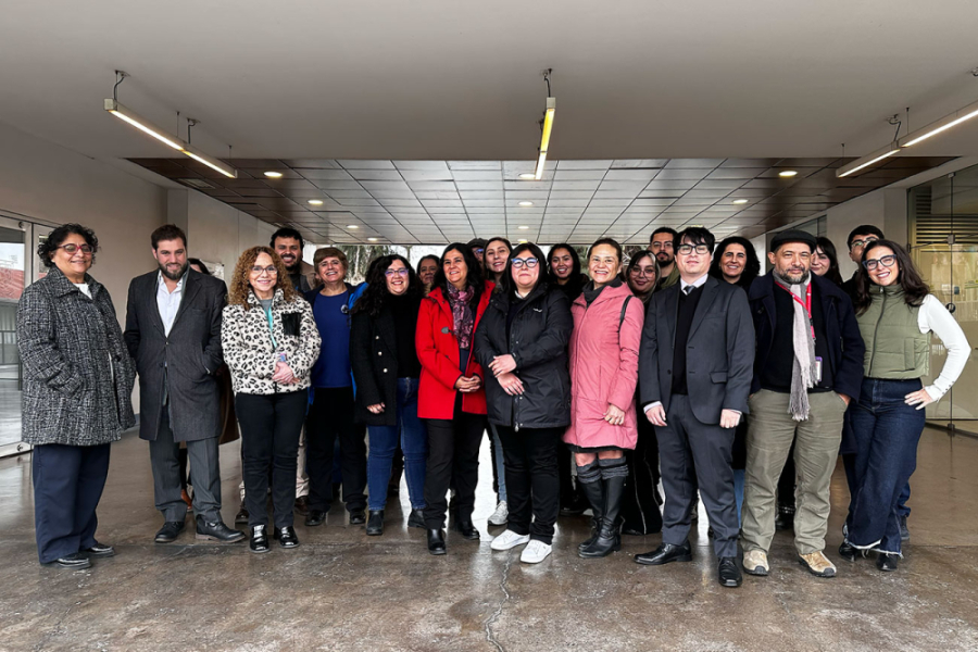 La imagen muestra al equipo de investigación en el edificio Rems 