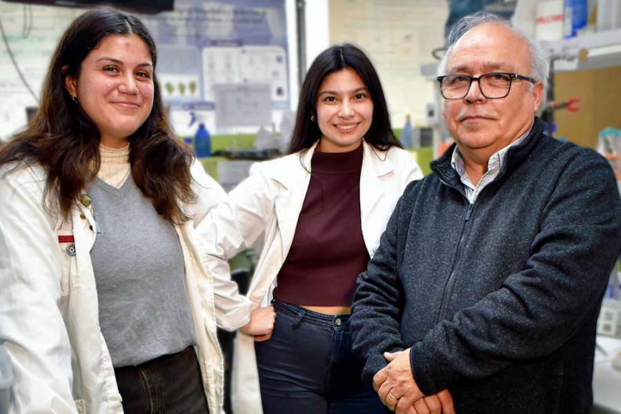 Gustavo Zúñiga y estudiantes