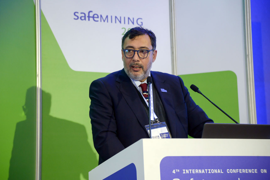 En la imagen aparece el académico Dimin Dr. Juan Pablo Vargas.
