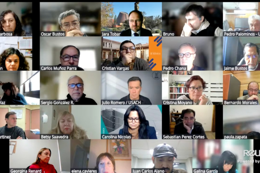 La imagen muestra un pantallazo de las diversas personas que fueron parte de la reunión del Consejo Universitario realizada de vía telemática.