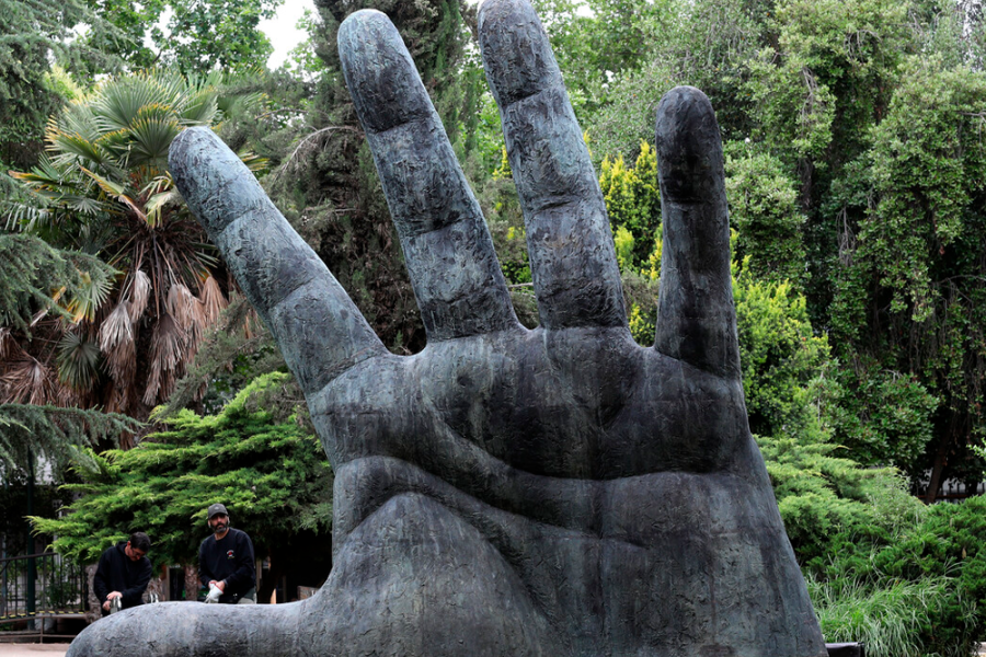 Escultura Mano Abierta